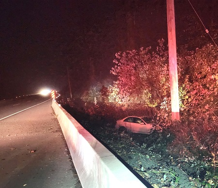 Photo of Mercedes in the ditch