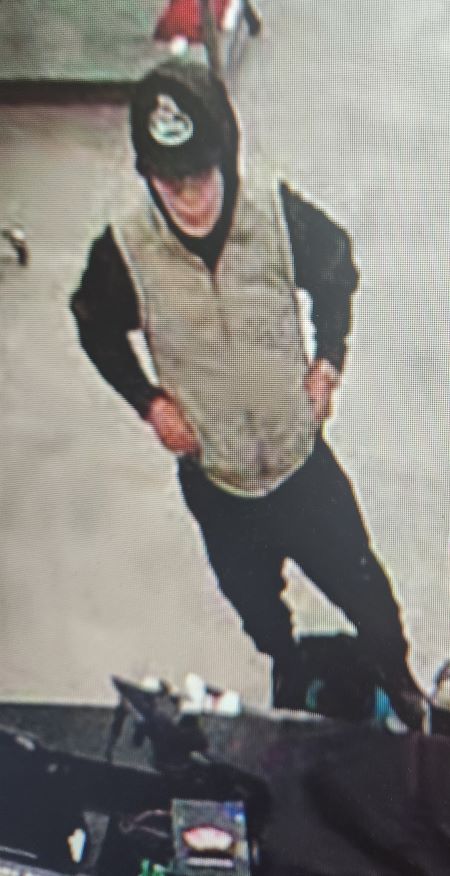 Photo prise de face du suspect d&eacute;crit.