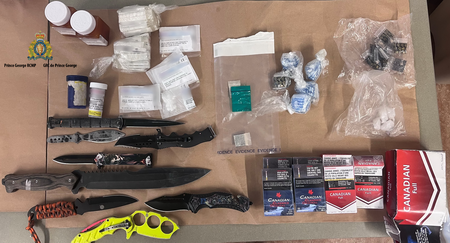 Photo of the seized weapons, illegal cigarettes and suspected illicit drugs
