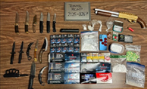 Display on table of weapons, drugs, tobacco