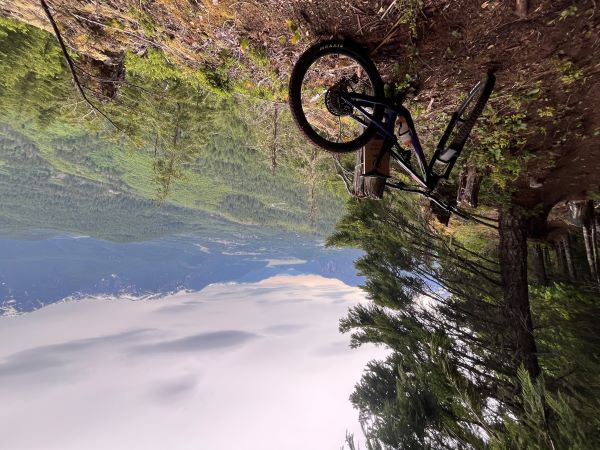 Photographie d&rsquo;un v&eacute;lo de montagne &agrave; Squamish, en Colombie-Britannique.