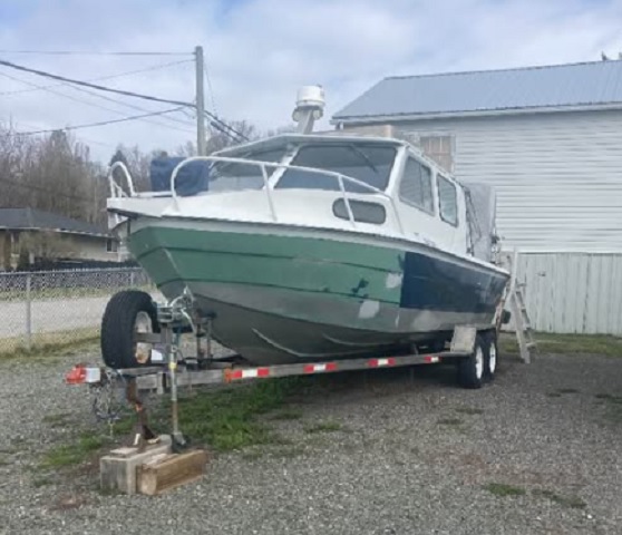 Front of Ali Craft boat with navy/teal paint