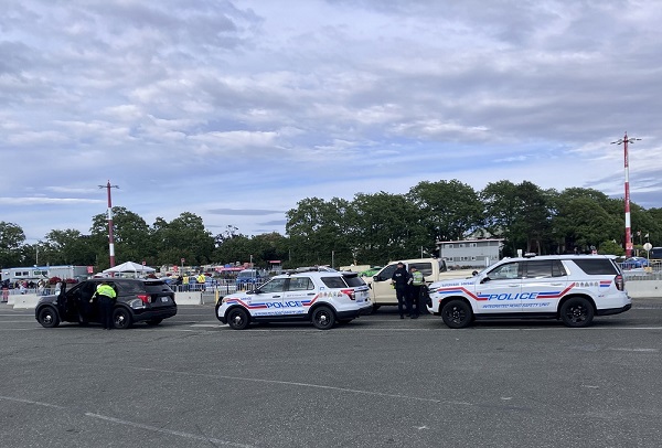 IRSU and CVSE patrol vehicles with officers checking passenger-carrying commercial vehicles. Photo by CVSE