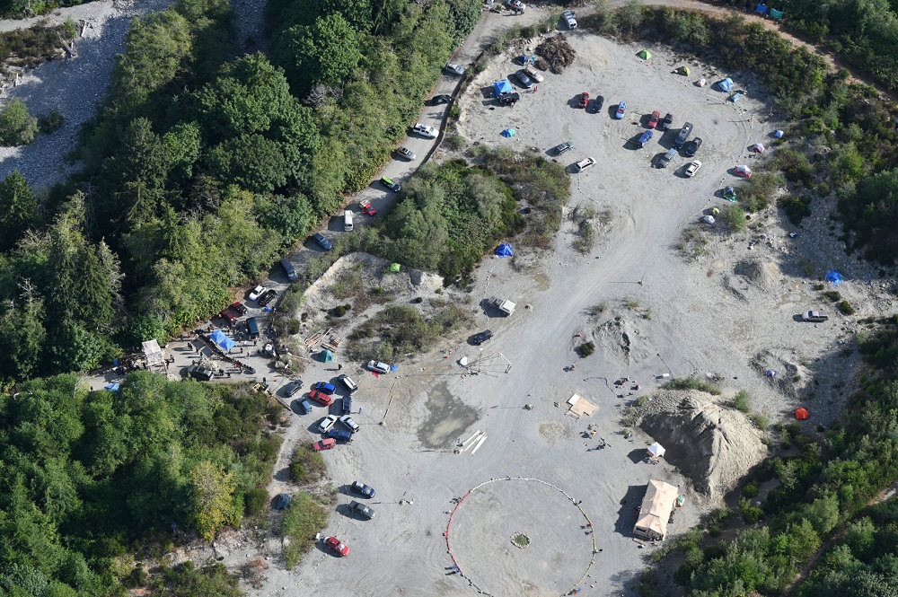 Photo of vehicles blocking the road