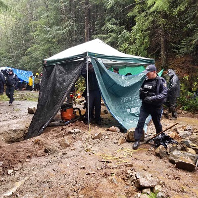 tent used to block the rain 