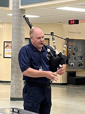 Cst Peter Batt playing the bag pipes