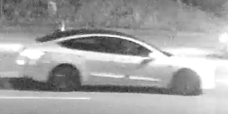 Image de cam&eacute;ra de surveillance de Tesla blanche
